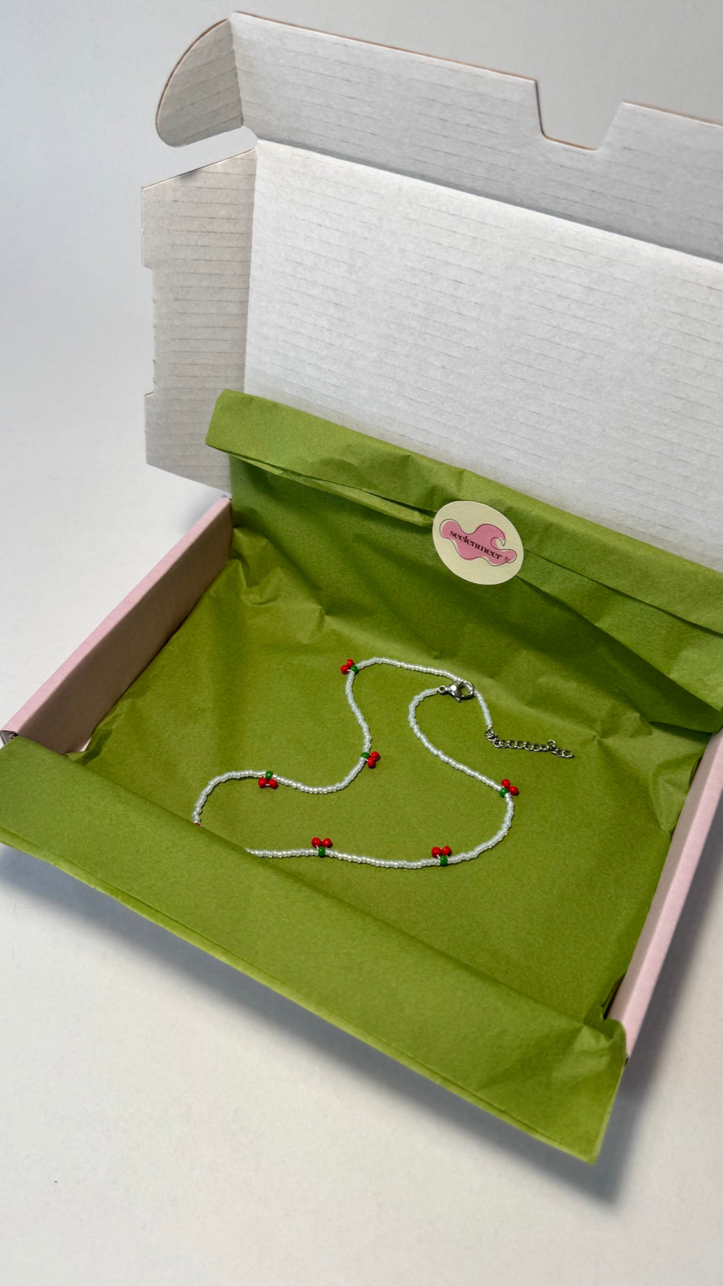 Fertige Kirsch-Kette in der seelenmeer Box